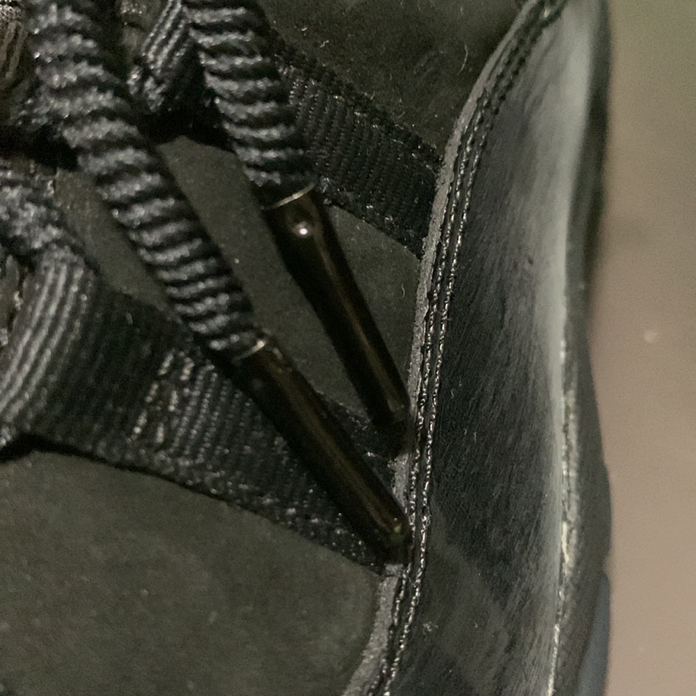 AIR JORDAN 11 RETRO Cap & Gown 🔥 - Picture 9 of 10
